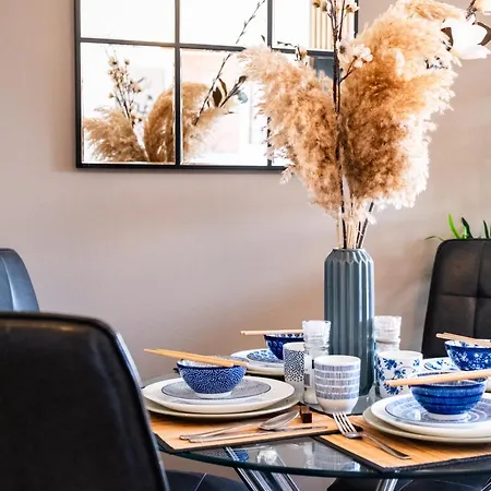Pan Asian With Free Park - 28 Night Apartment Birmingham