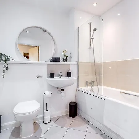 Pan Asian With Free Park - 28 Night Apartment Birmingham